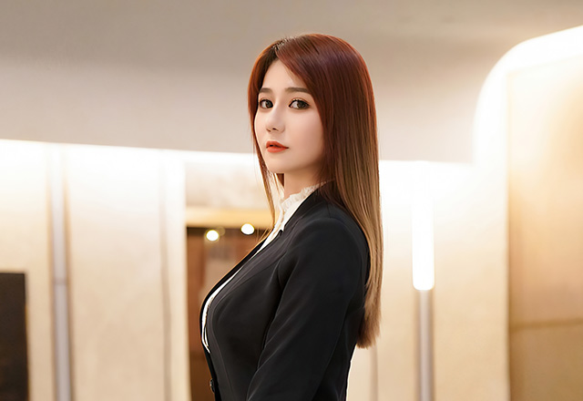 美女如歌完美的身材充满了诱人的气息