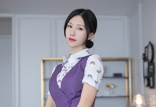 美腿妹子利世紫色空姐制服写真美图