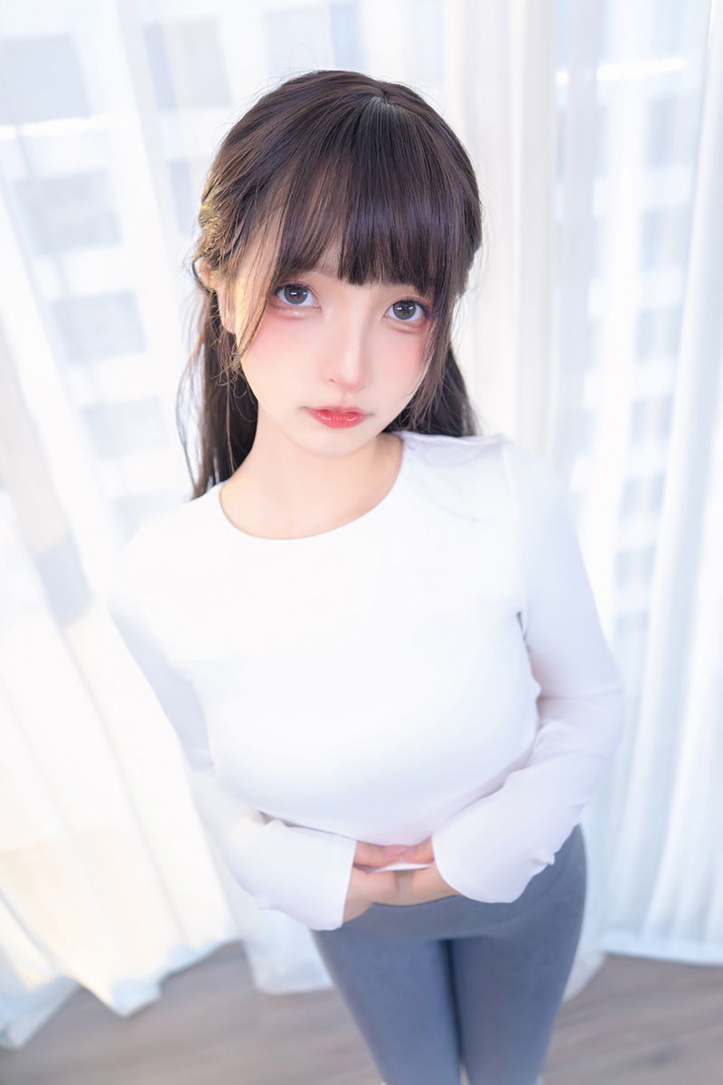 可爱小姐姐神楽坂真冬瑜伽服写真图