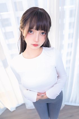 可爱小姐姐神楽坂真冬瑜伽服写真图