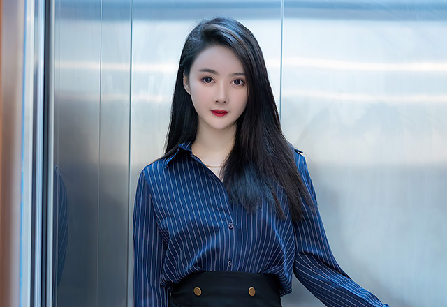 高颜值模特宝宝曼妙的身材娇媚动人