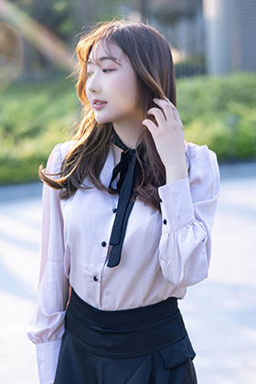 美女江真真圆润丰腴身姿性感动人