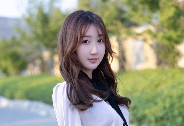美女江真真圆润丰腴身姿性感动人
