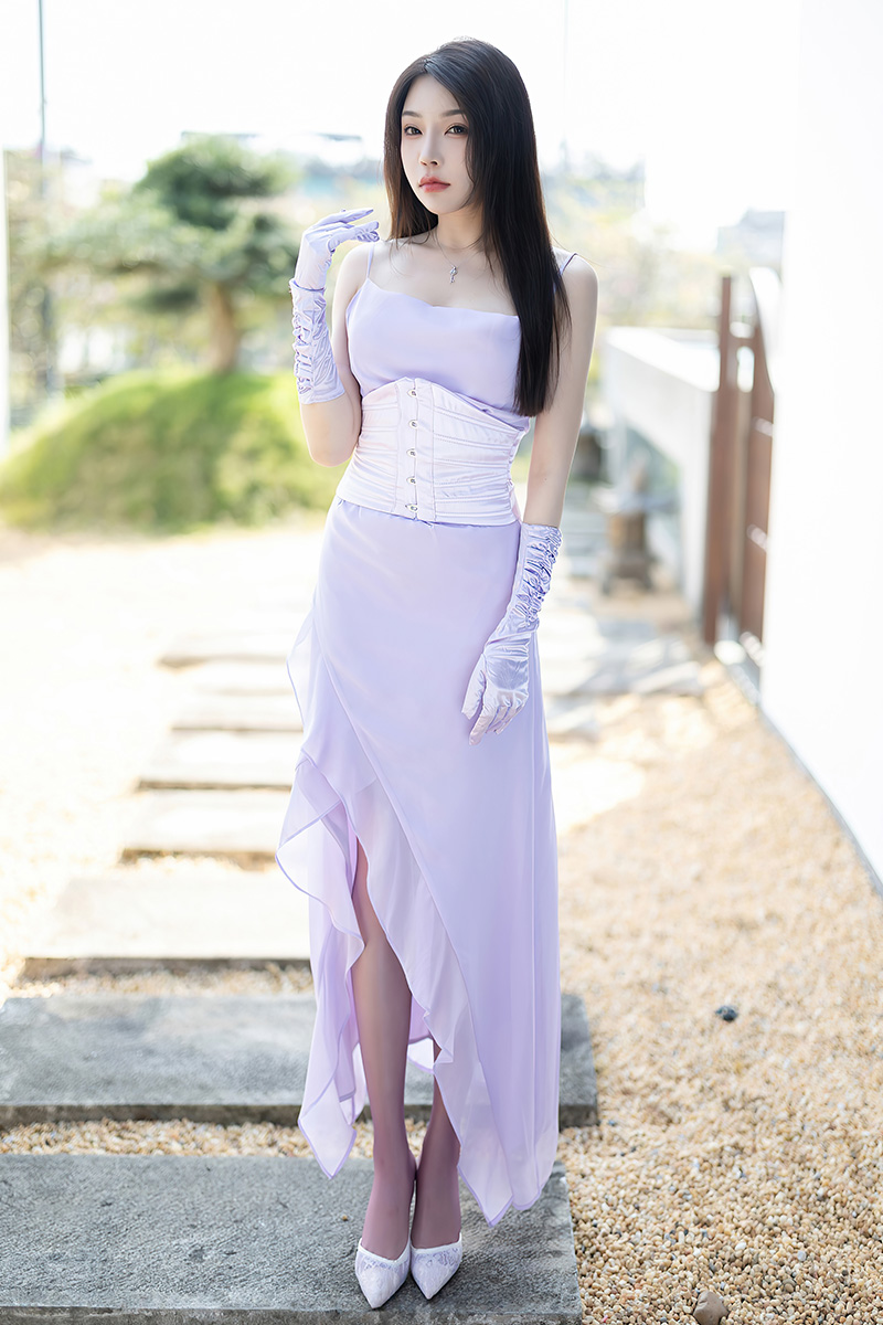 女神徐莉芝淡紫色连衣长裙写真美图