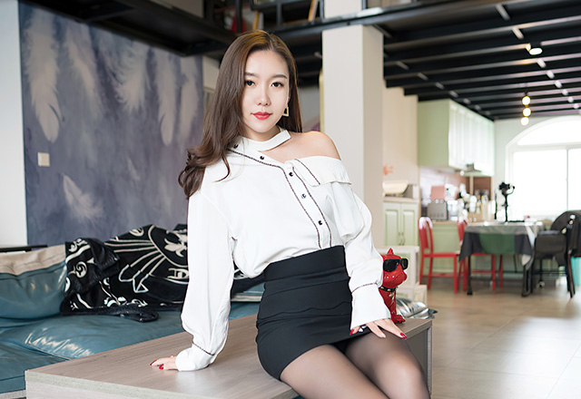 艾静香白衬衫黑短裙职场制服美图