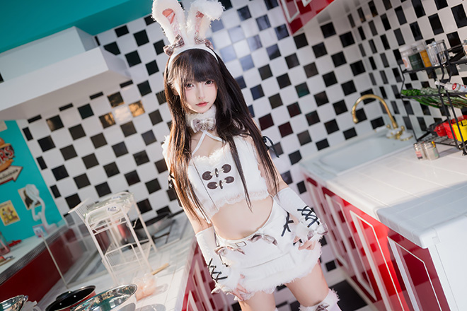 清纯美女神楽坂真冬毛绒白兔装写真图