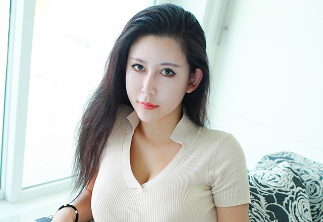 完美型妹子李雅带给你魅惑视觉享受