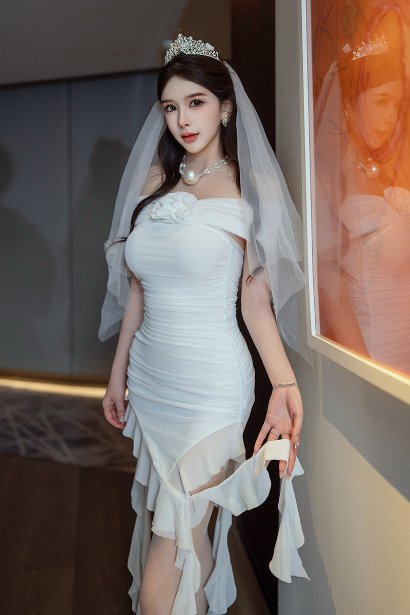女神李丽莎白色婚纱私房图身姿曼妙