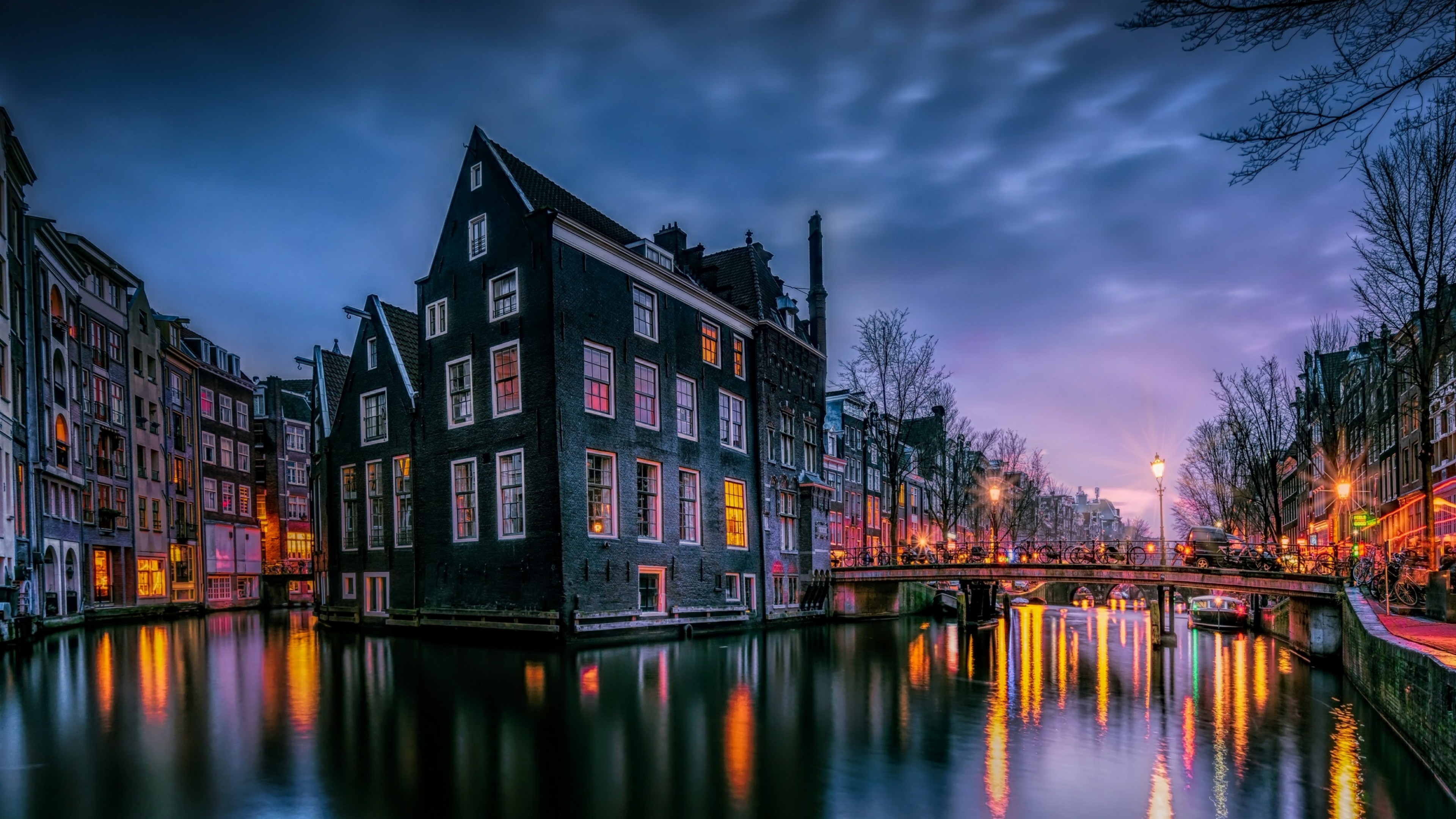 阿姆斯特丹夜晚水色非常梦幻