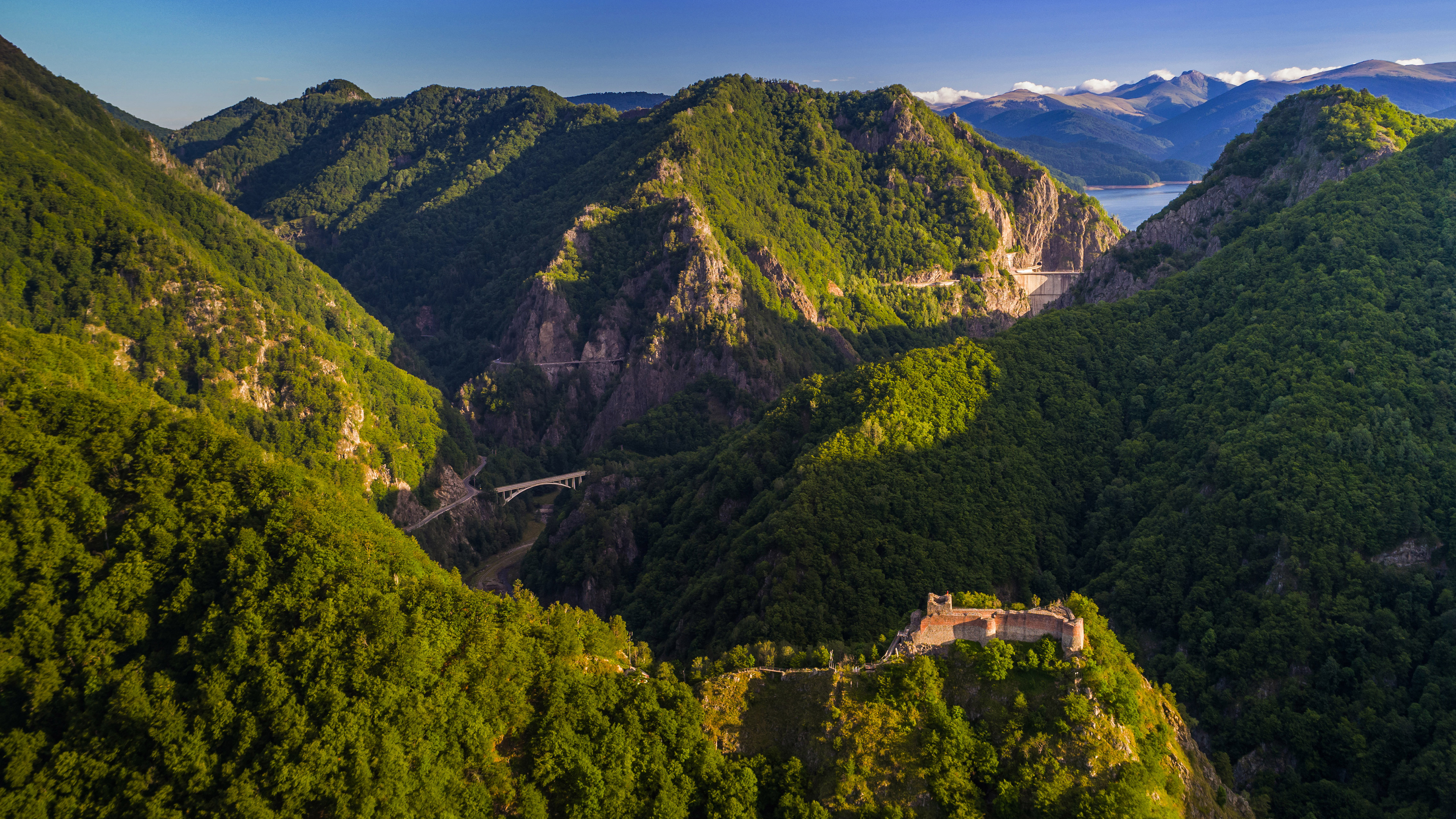 法加拉斯山上的珀纳里城堡