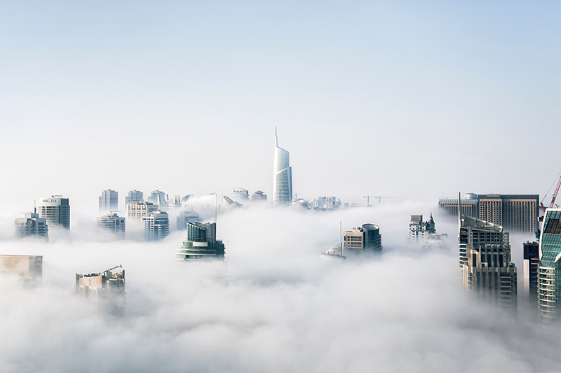 迪拜云海中的建筑群