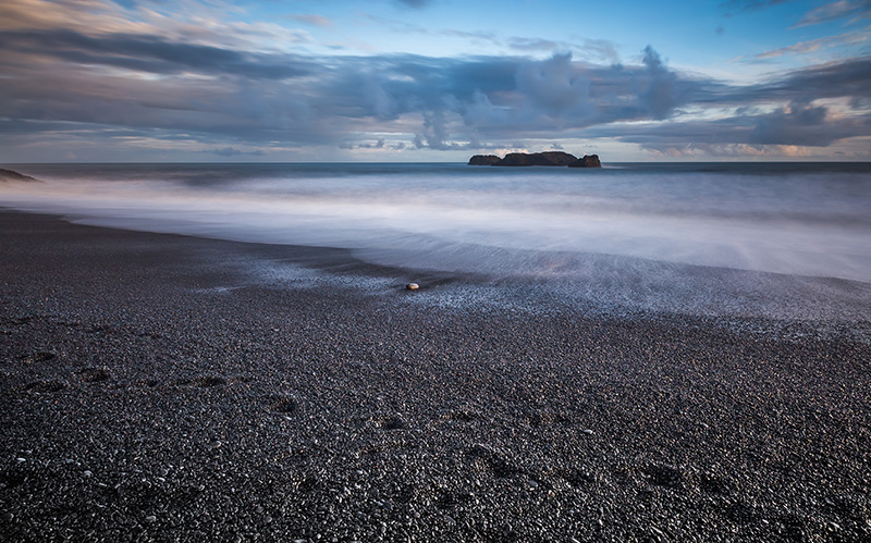 冰岛某处海滩黑色的石头