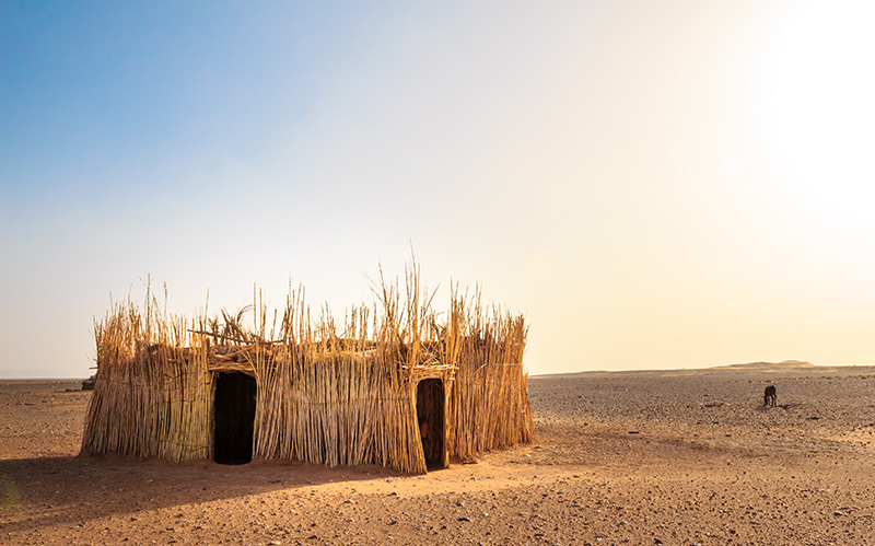 西撒哈拉大沙漠中的茅草屋