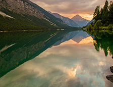 日落下的奥地利某处湖泊