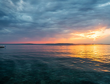 夕阳下的帕格岛海面