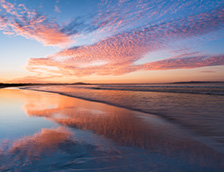 澳大利亚昆士兰州海滩的日落风景