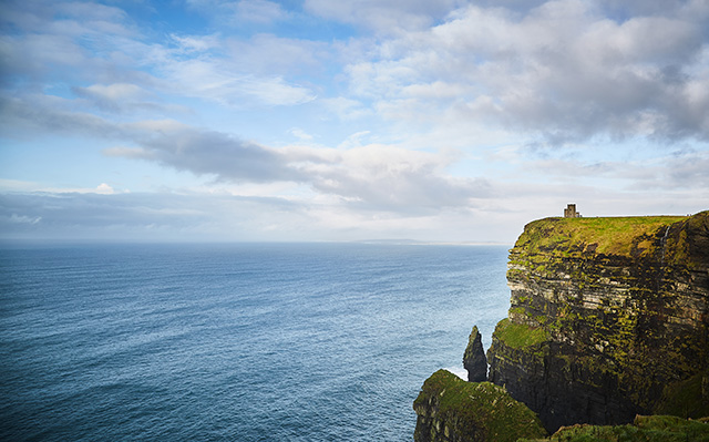 爱尔兰莫赫悬崖孤独的塔