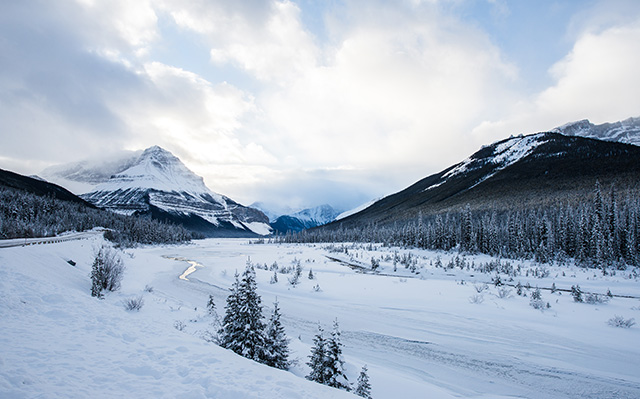 冰雪覆盖的落基山脉完美的风景