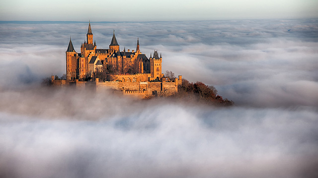 云雾中的德国霍亨索伦城堡