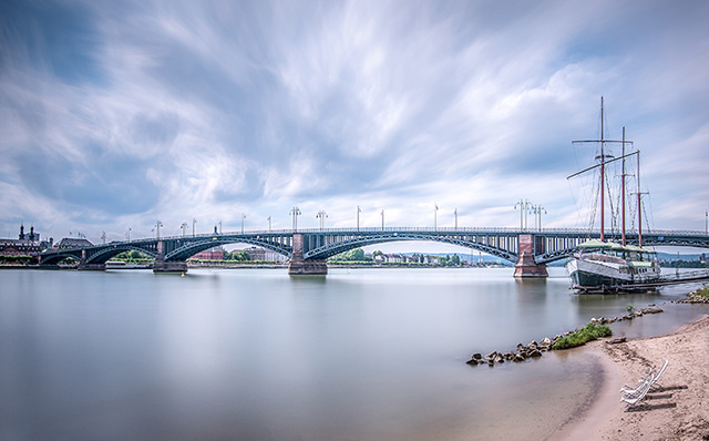 德国的一座现代化桥梁