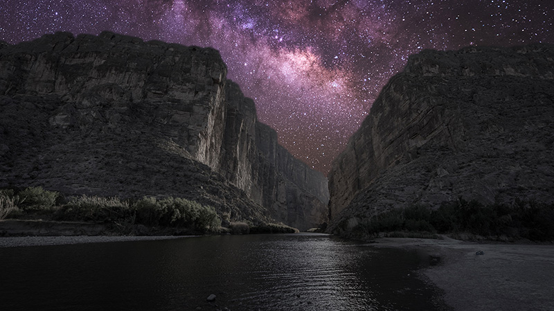 夜空下的圣埃伦娜峡谷