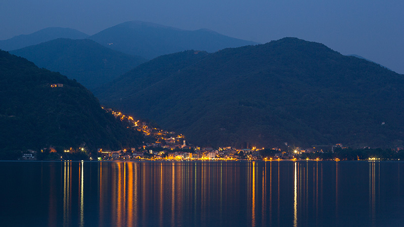 意大利马焦雷湖边的一个小镇