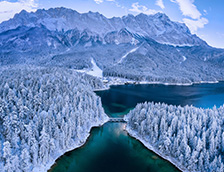 阿尔卑斯山的高山小湖
