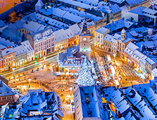 布拉索夫中央广场的圣诞市集