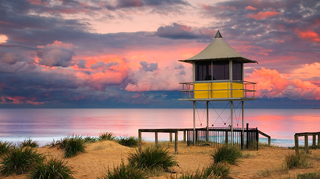 澳大利亚海滩上的救生员小屋