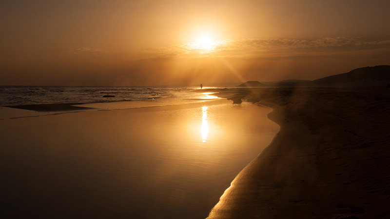 塞浦路斯日落下的海滩