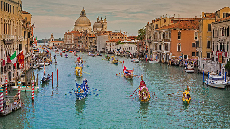意大利威尼斯大运河上的赛船节
