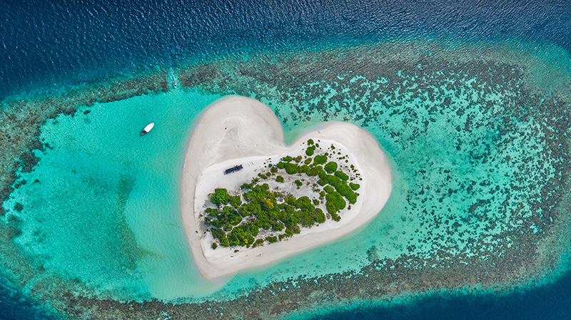 马尔代夫心形小岛和白沙滩