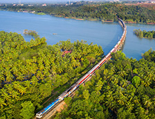火车穿过卡纳塔克邦的沙拉瓦蒂桥
