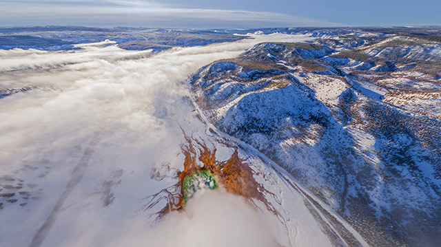 黄石国家公园的大棱镜泉