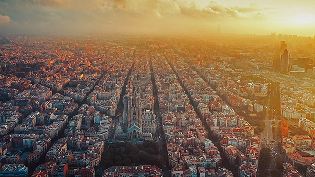 西班牙巴塞罗那城市上空