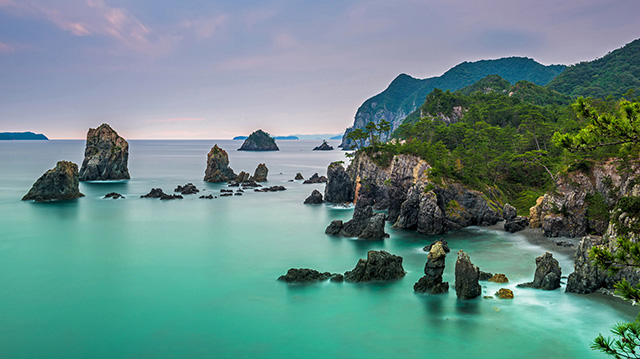 北长门海岸布满奇石的青海岛