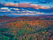 秋天的图林根森林与瓦特堡城堡