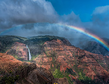 威美亚峡谷和怀波奥瀑布上空的彩虹
