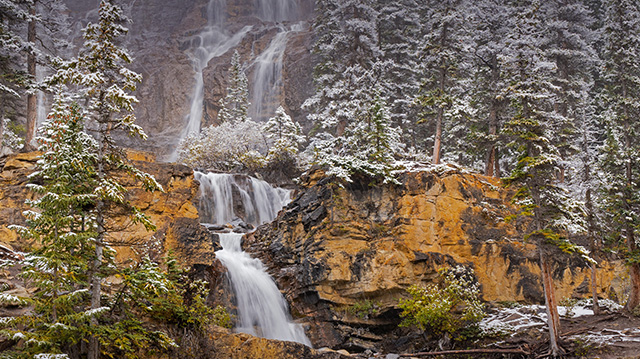 贾斯珀国家公园纠结溪瀑布