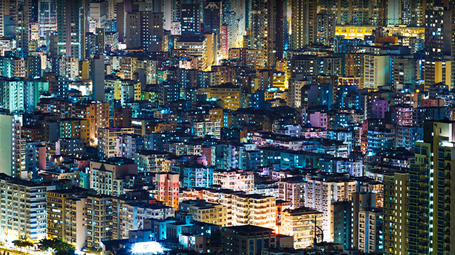 香港夜晚密集的高楼群