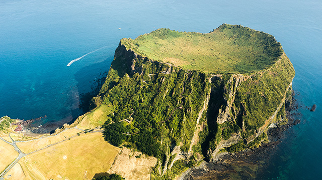 济州岛上的凝灰岩锥