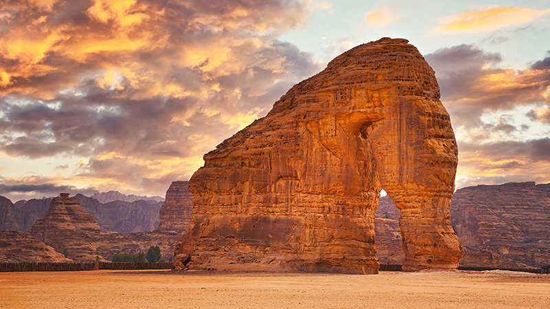 沙特阿拉伯古城欧拉大象岩