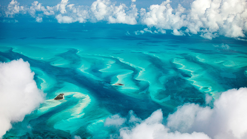 巴哈马的绿松石色水域