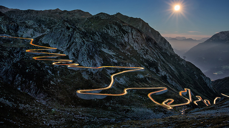 特雷莫拉公路在圣哥达山口