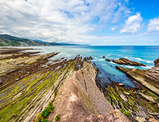 巴斯克地区随海而流的岩石