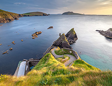 爱尔兰岛西端邓金码头的蛇形楼梯