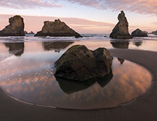 俄勒冈州班登海滩的海蚀柱