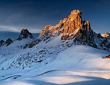 奥运赛季的巅峰贾乌山口的拉古塞拉峰