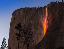 约塞米蒂国家公园里的火瀑布