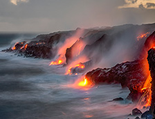 基拉韦厄火山的熔岩流涌入大洋